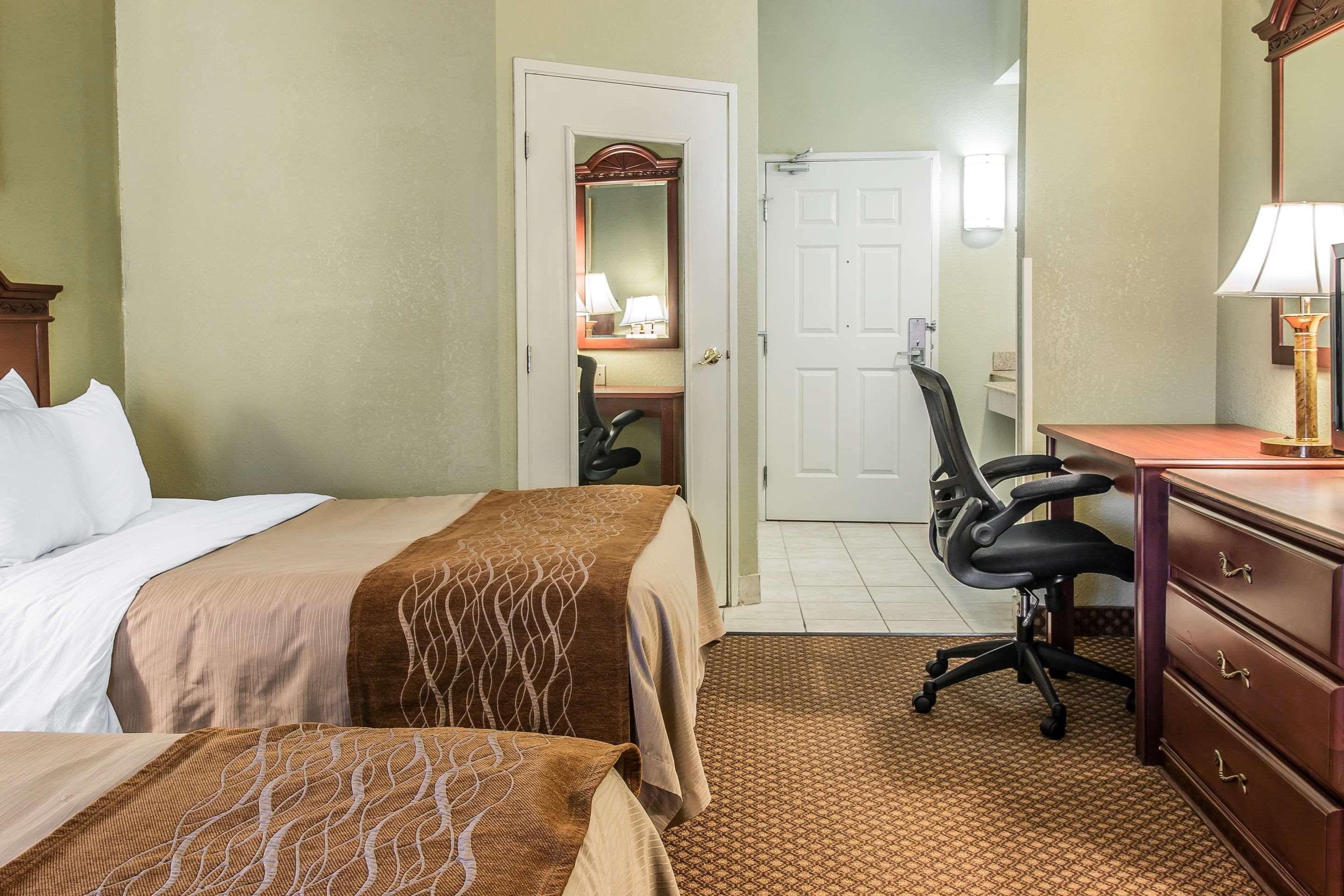 Quality Inn & Suites Ann Arbor Hwy 23 Екстериор снимка