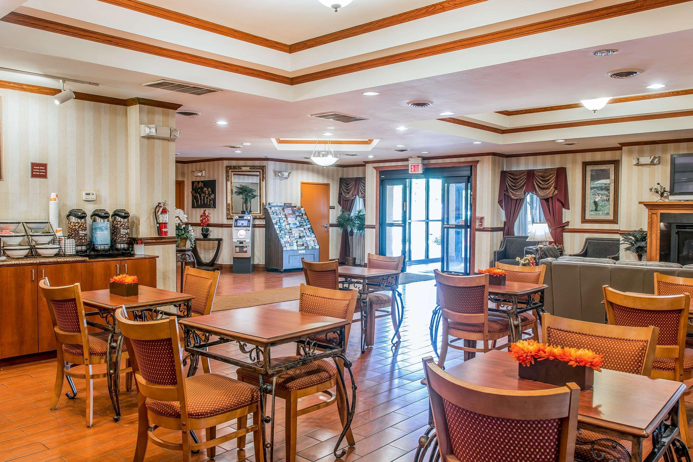 Quality Inn & Suites Ann Arbor Hwy 23 Екстериор снимка