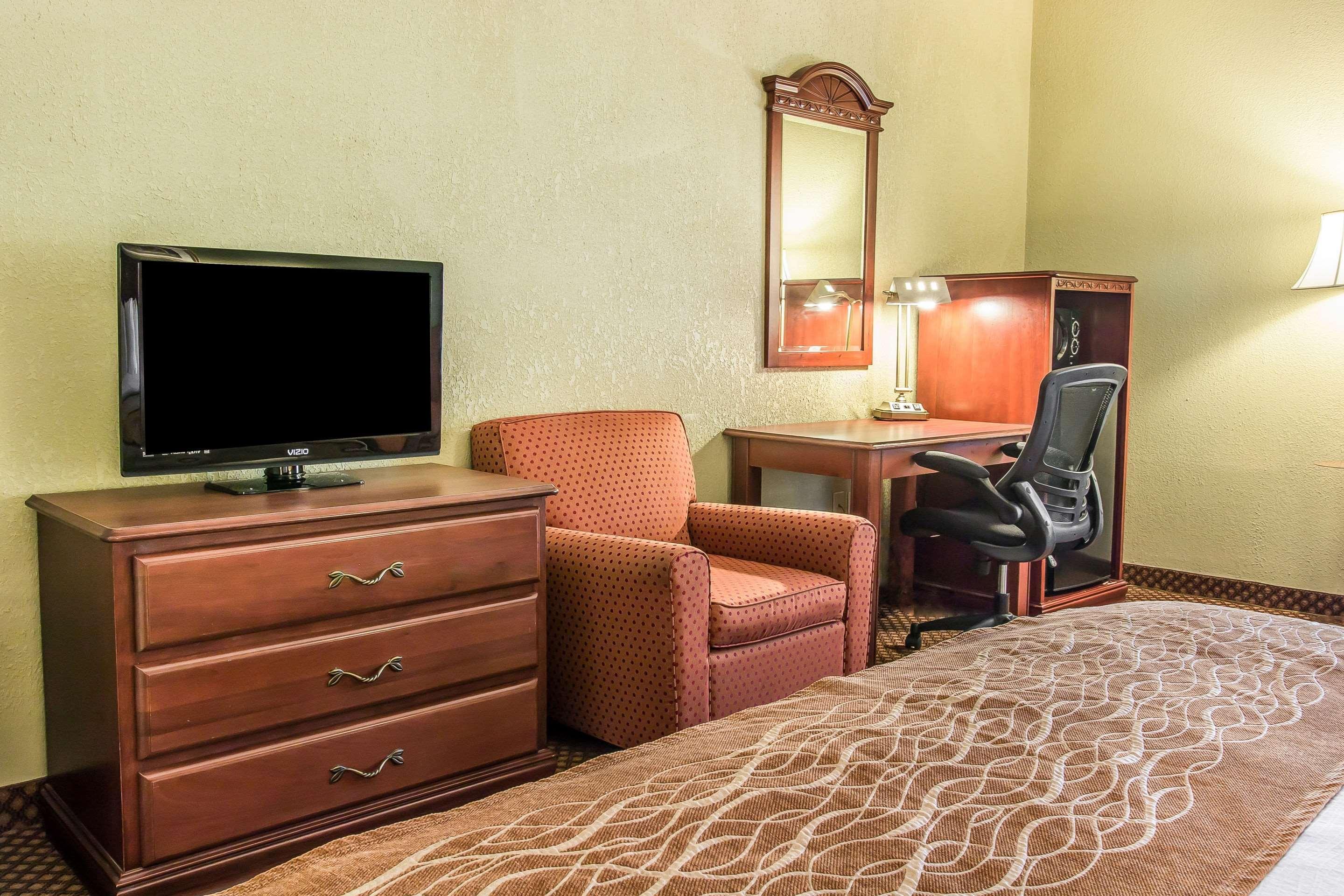 Quality Inn & Suites Ann Arbor Hwy 23 Екстериор снимка