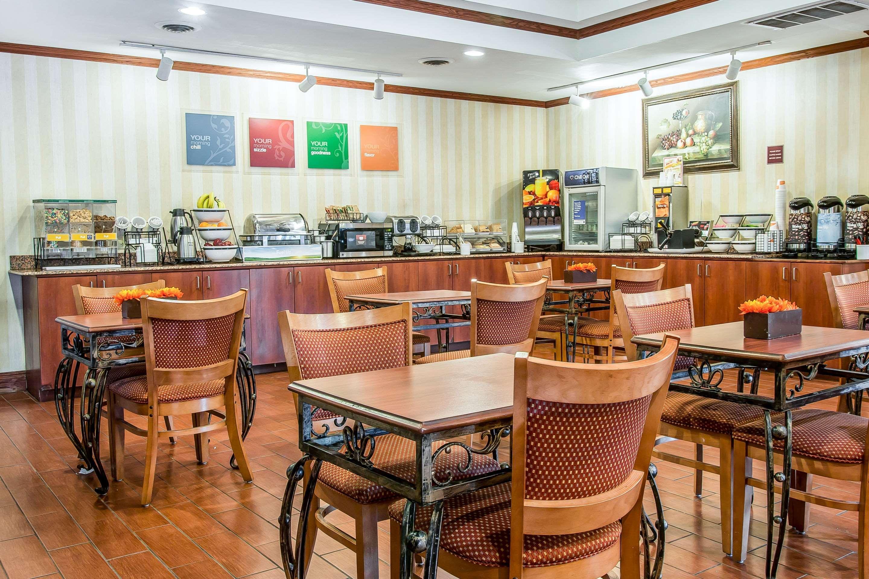 Quality Inn & Suites Ann Arbor Hwy 23 Екстериор снимка
