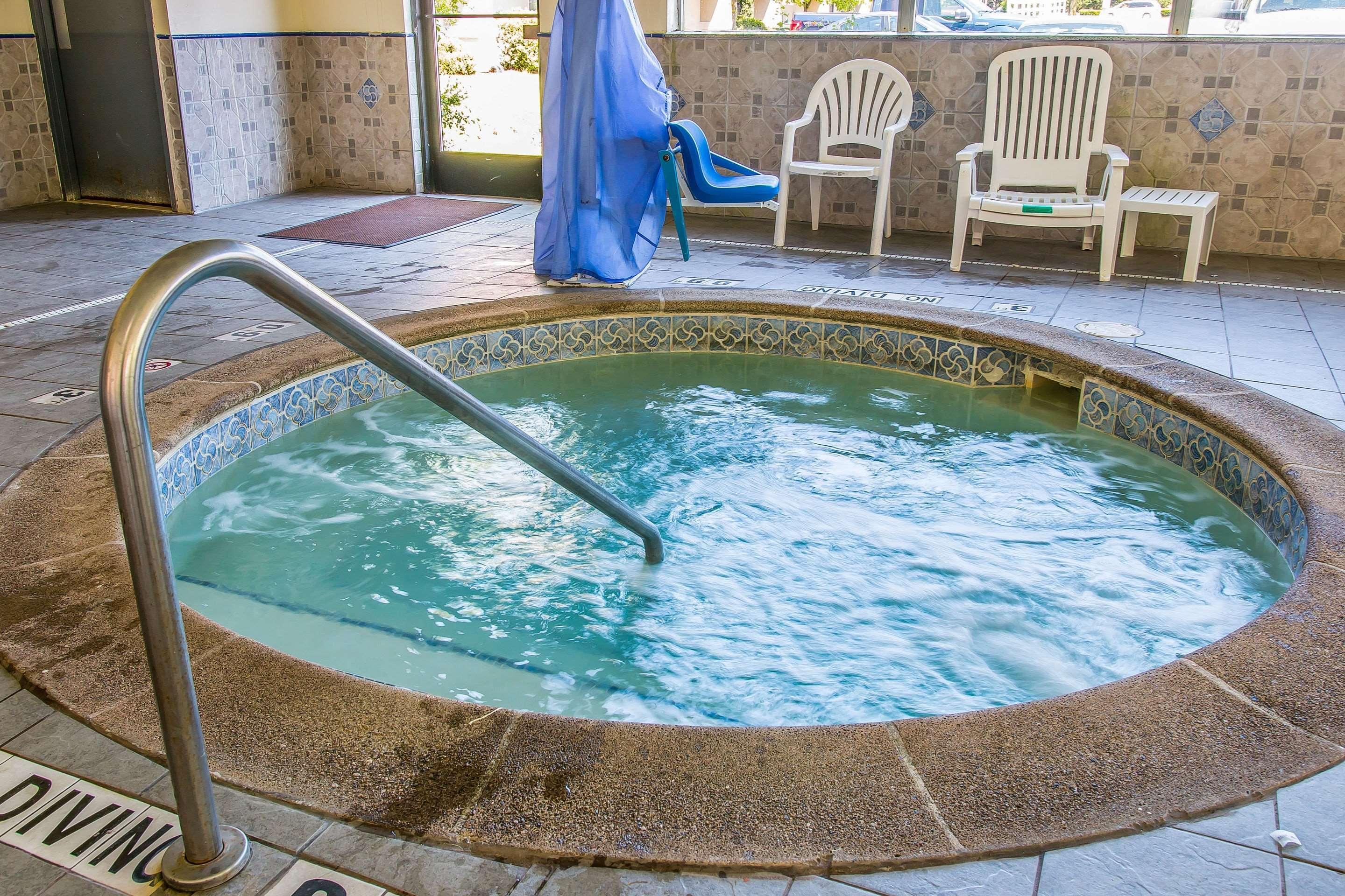 Quality Inn & Suites Ann Arbor Hwy 23 Екстериор снимка