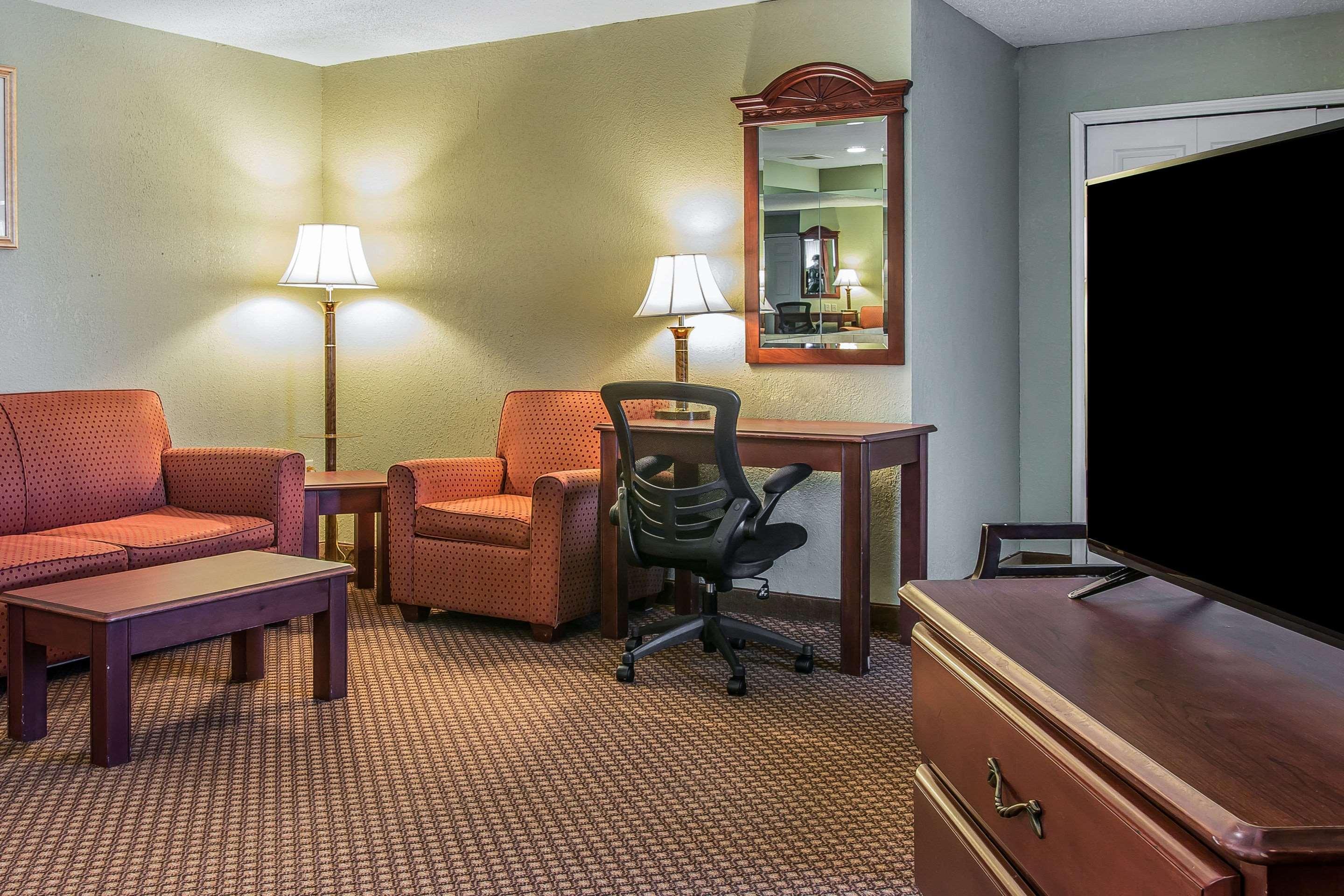 Quality Inn & Suites Ann Arbor Hwy 23 Екстериор снимка