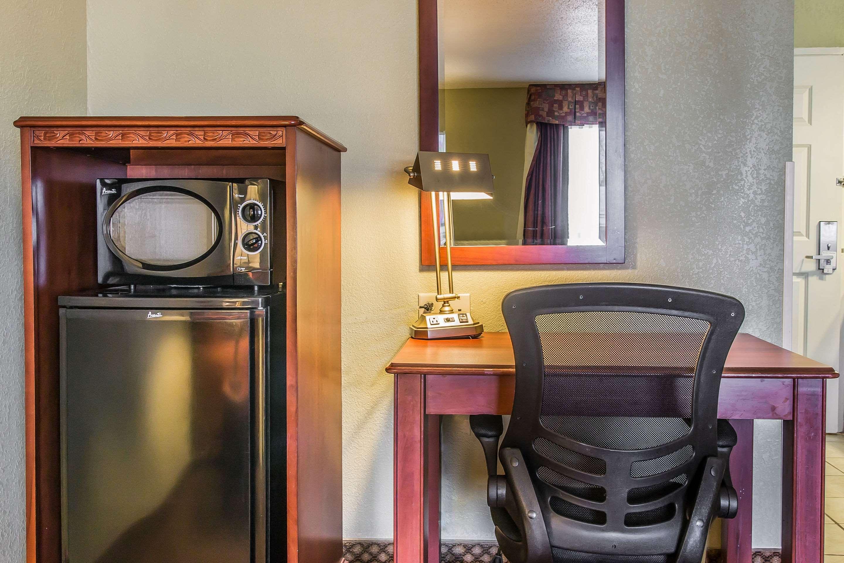 Quality Inn & Suites Ann Arbor Hwy 23 Екстериор снимка