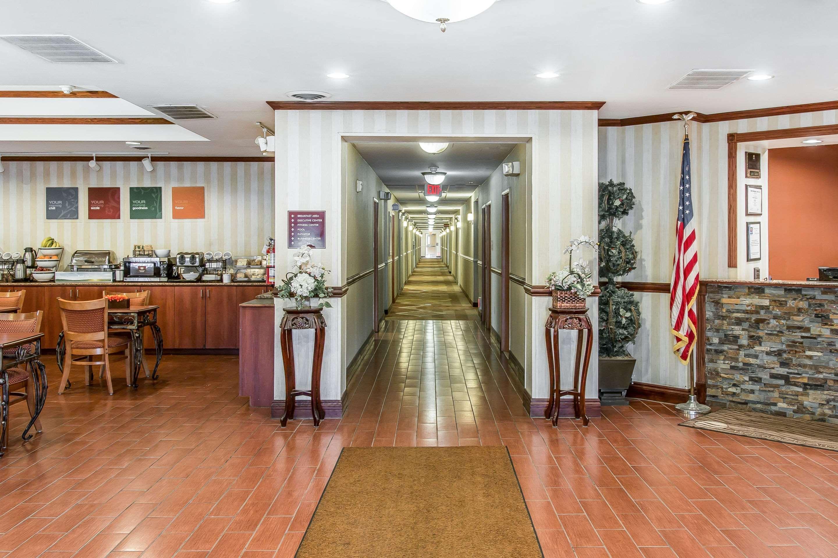 Quality Inn & Suites Ann Arbor Hwy 23 Екстериор снимка