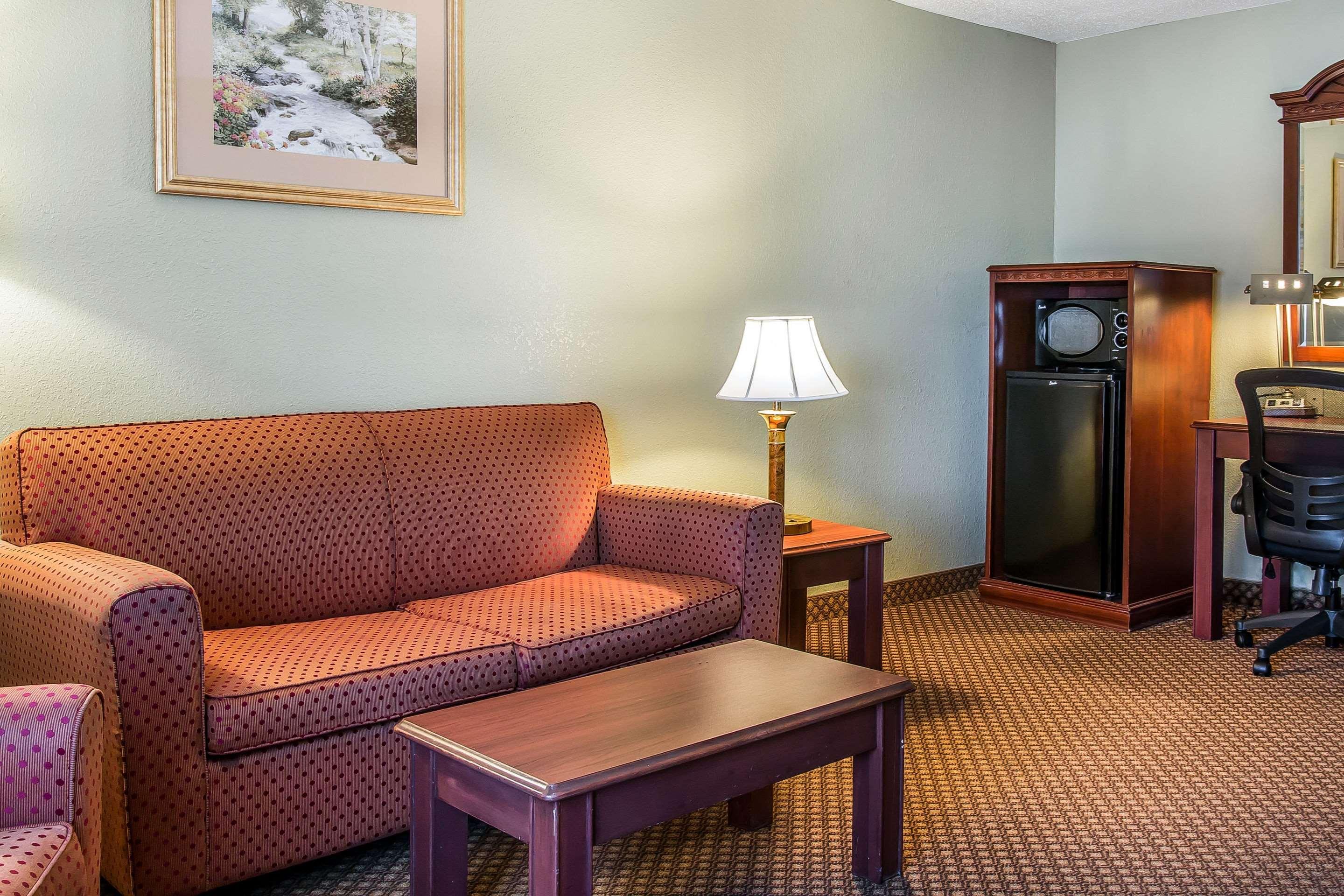 Quality Inn & Suites Ann Arbor Hwy 23 Екстериор снимка