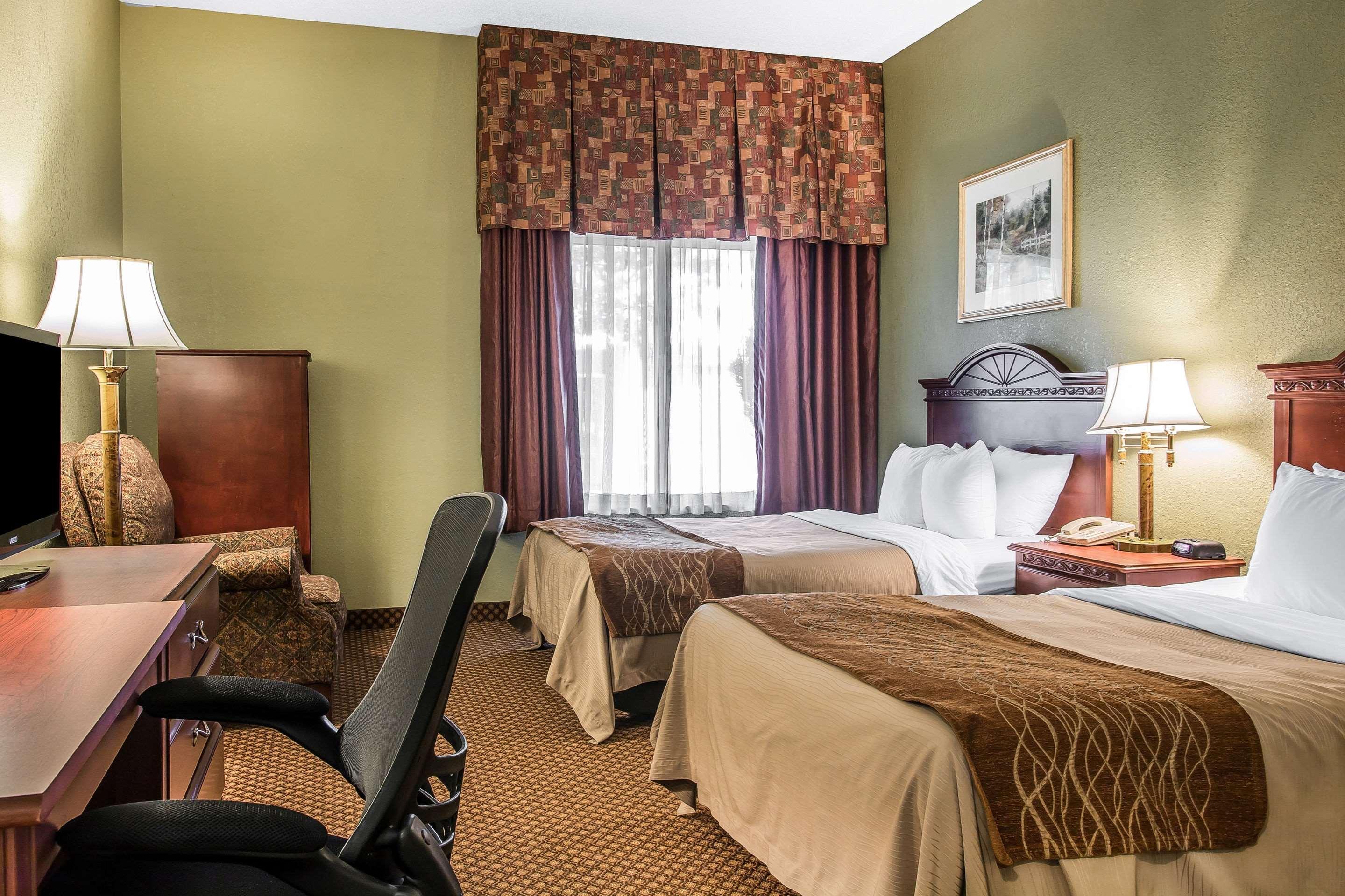 Quality Inn & Suites Ann Arbor Hwy 23 Екстериор снимка