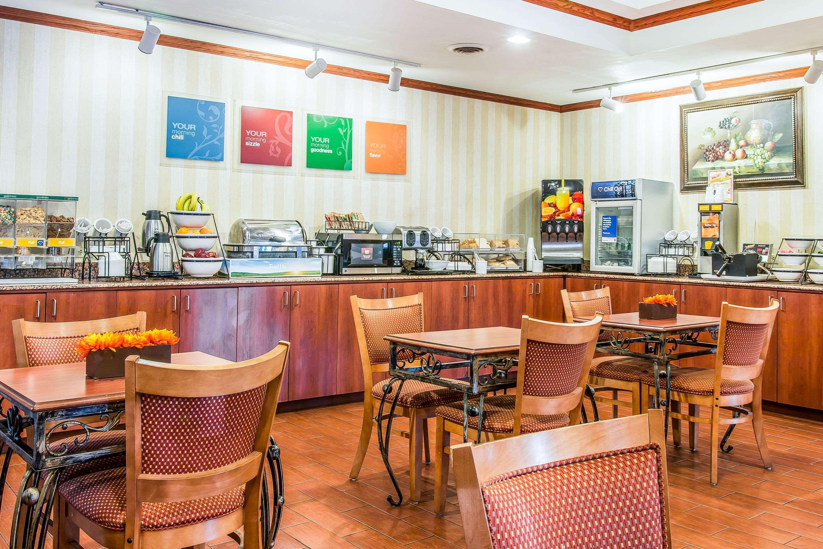 Quality Inn & Suites Ann Arbor Hwy 23 Екстериор снимка