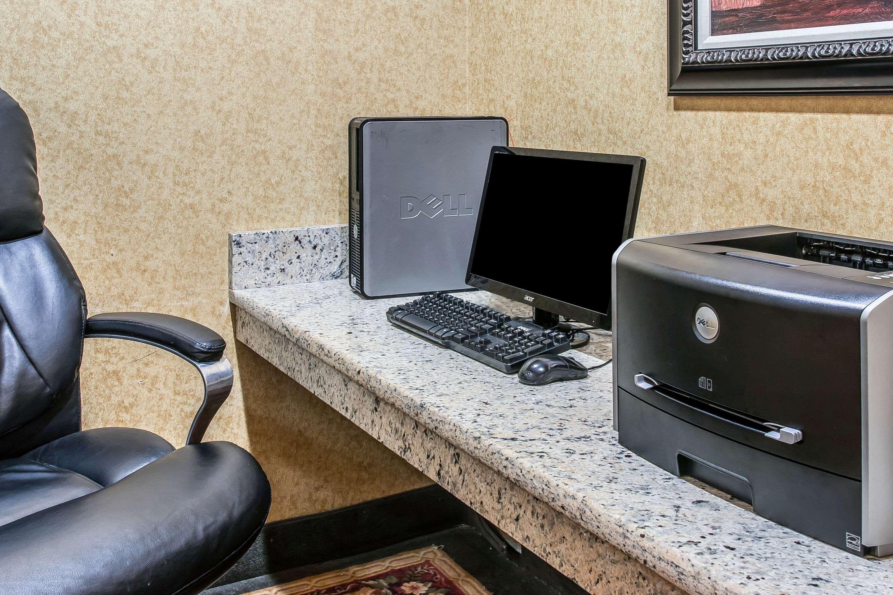 Quality Inn & Suites Ann Arbor Hwy 23 Екстериор снимка