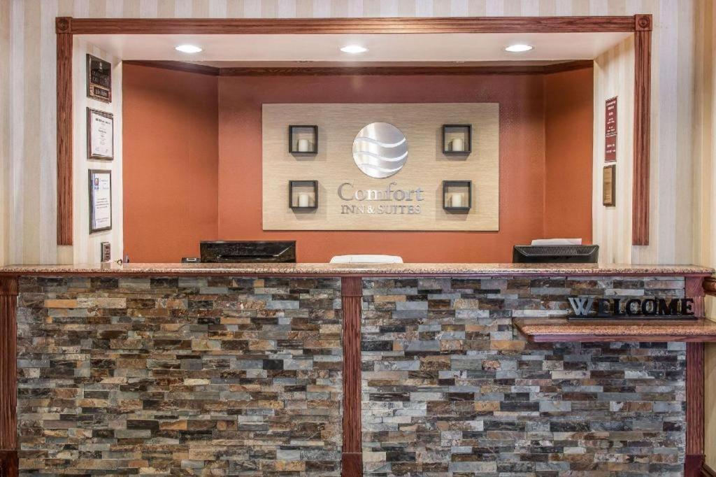 Quality Inn & Suites Ann Arbor Hwy 23 Екстериор снимка