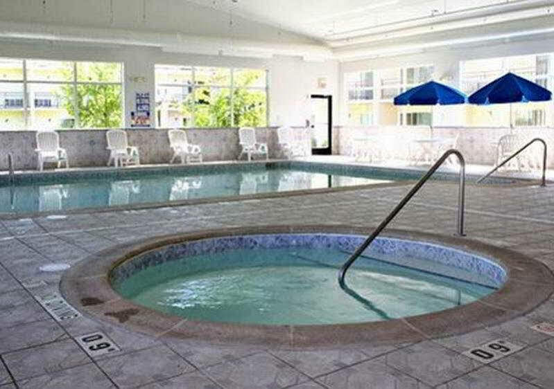 Quality Inn & Suites Ann Arbor Hwy 23 Екстериор снимка